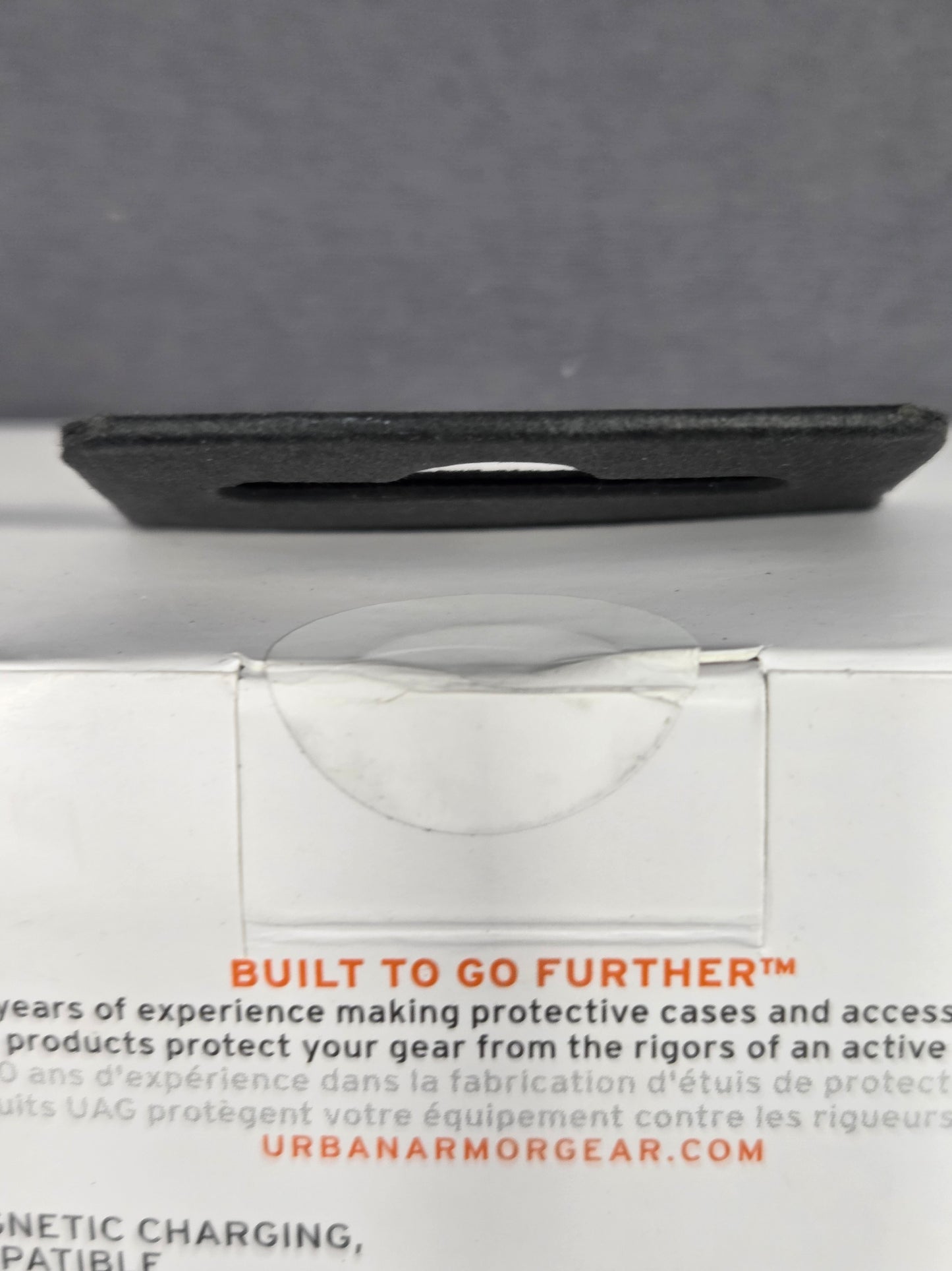 UAG Rugged Wireless MagSafe Power Bank + Stand 10000mAh 20W IPX6