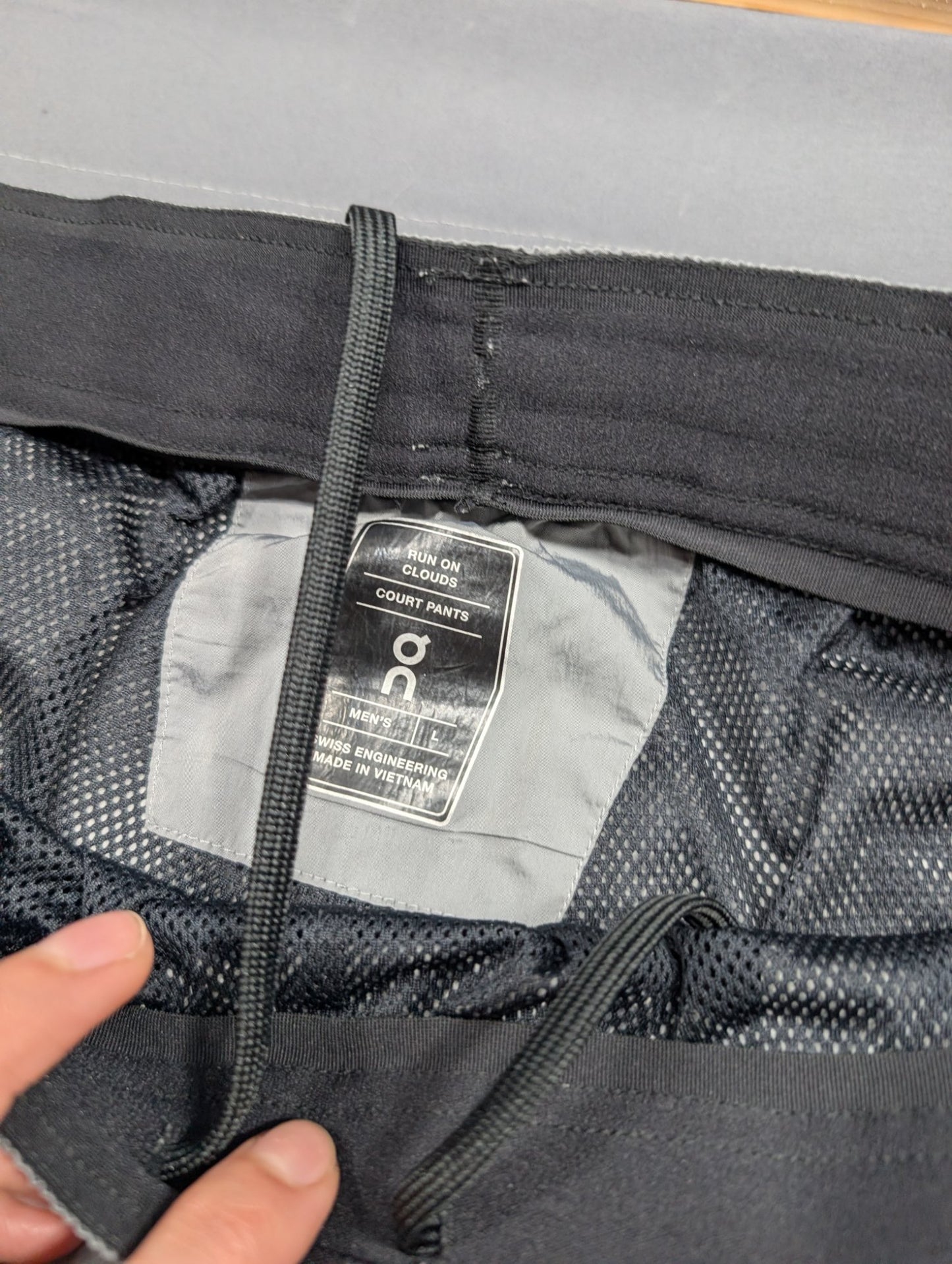 On Running Court Pants Men's L Gray Lightweight Running Track Pants
