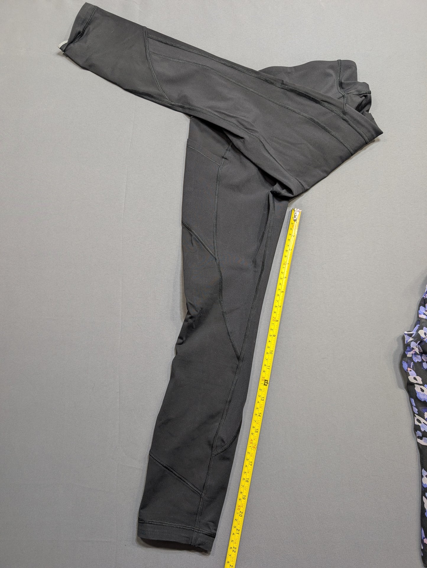 Like new lululemon high-rise black leggings with pockets