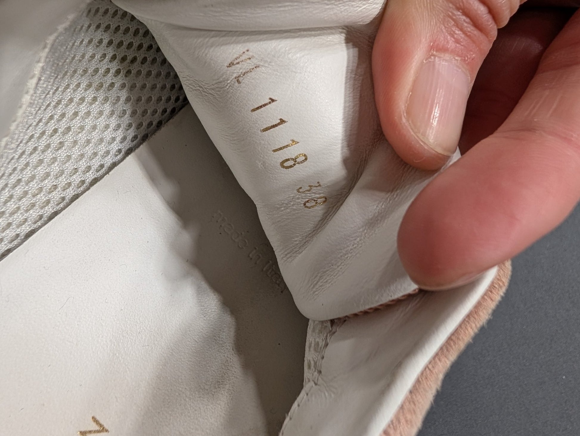 Louis Vuitton Run Away Sneaker Rose Damier Azur EU 38 Pink