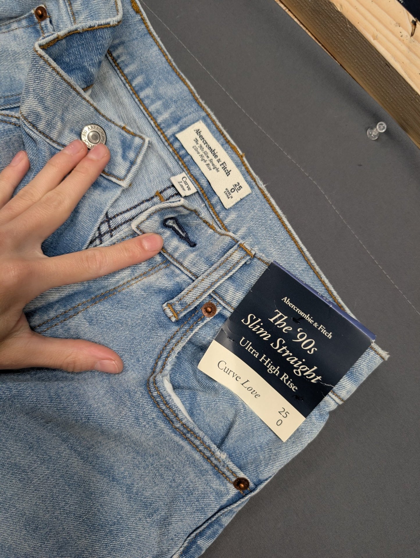 Abercrombie & Fitch '90s Slim Straight Ultra High Rise Jeans 25/0
