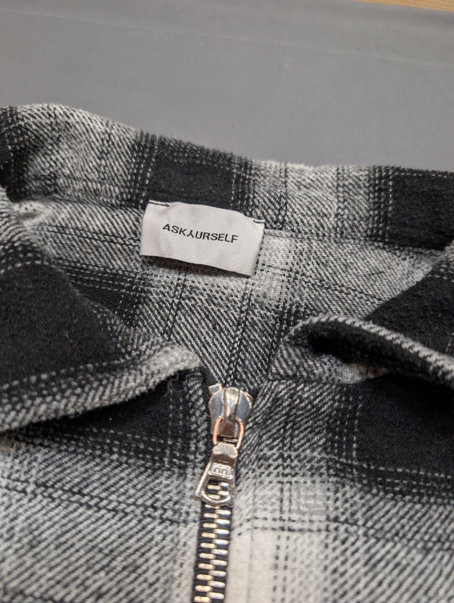 ASKYURSELF Plaid Flannel Zip-Up Short Sleeve Shirt Grey Black Size L