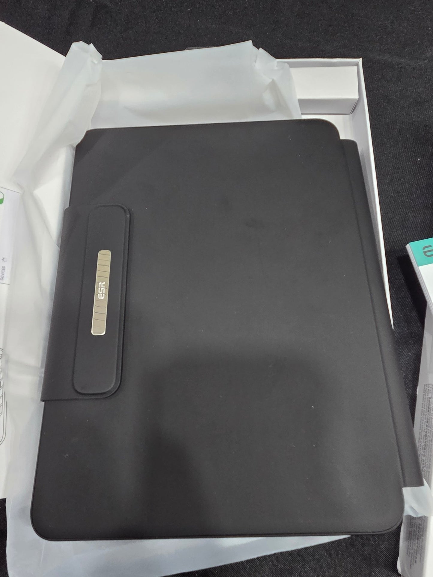 ESR Rebound Magnetic Keyboard Case for iPad 11th Gen & 10th Gen