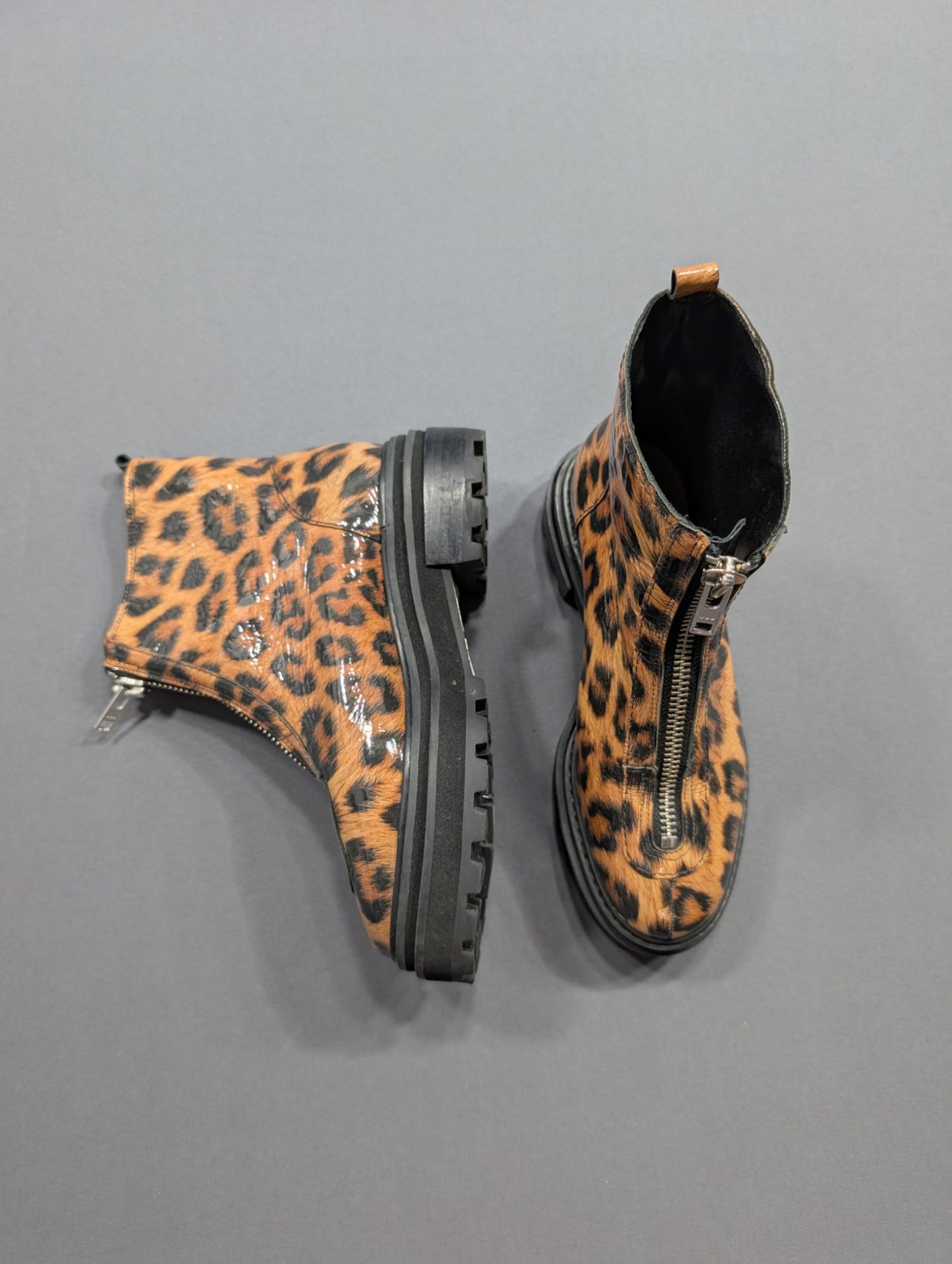 Schutz S-Marylle Leopard Print Ankle Boots Sz 7 Front Zip