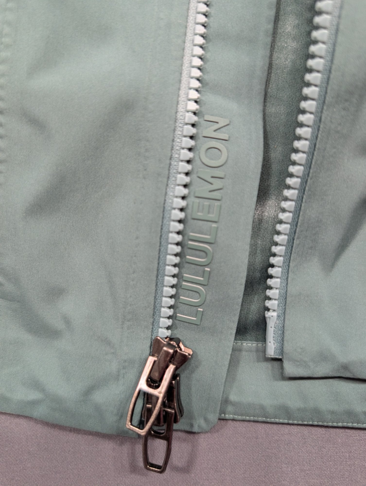 Lululemon Women's Hooded Rain Jacket Size M Sage Green Waterproof