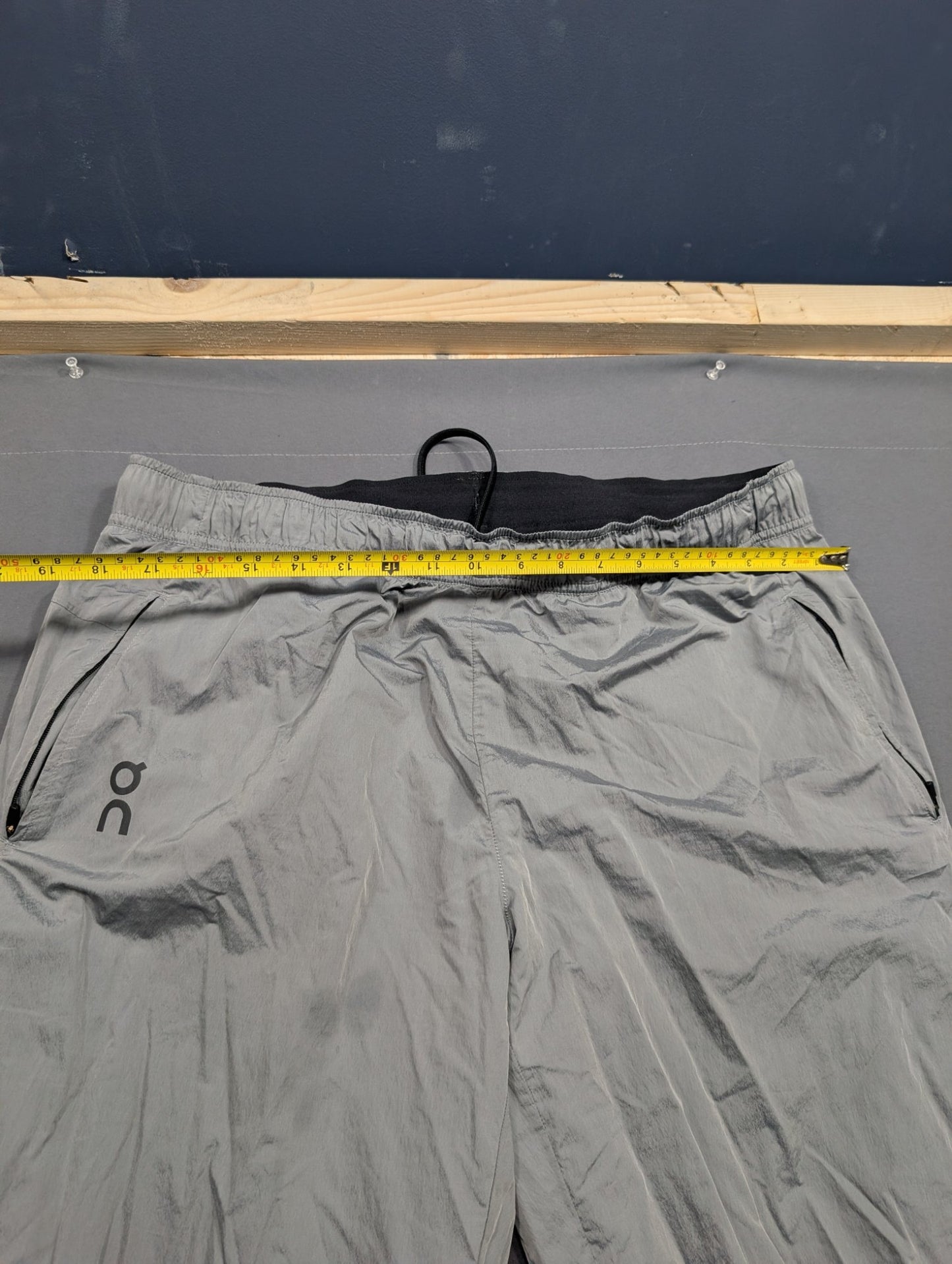 On Running Court Pants Men's L Gray Lightweight Running Track Pants