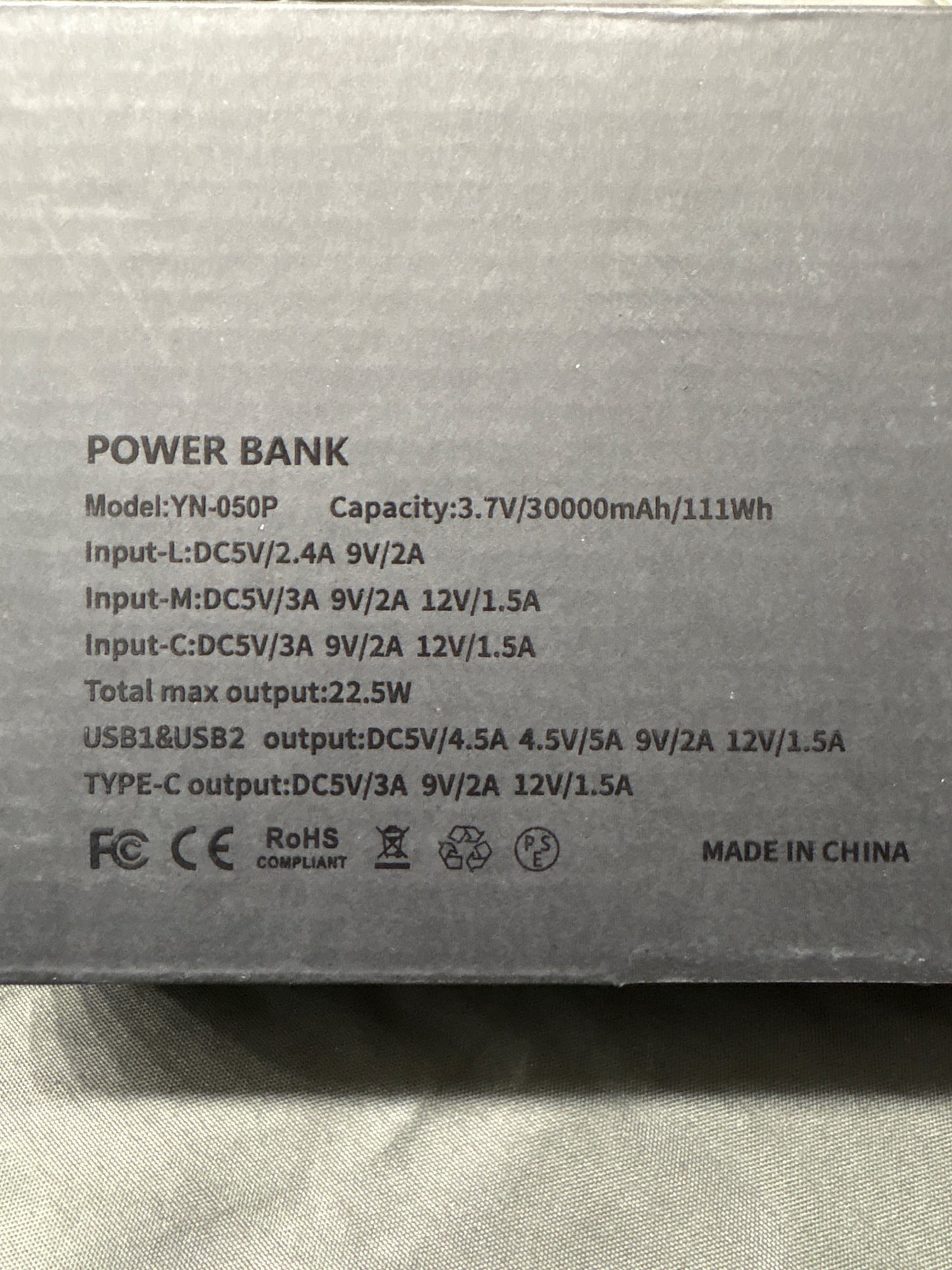 QEEUB YN-050P 30000mAh Power Bank USB-C PD 22.5W Portable Charger