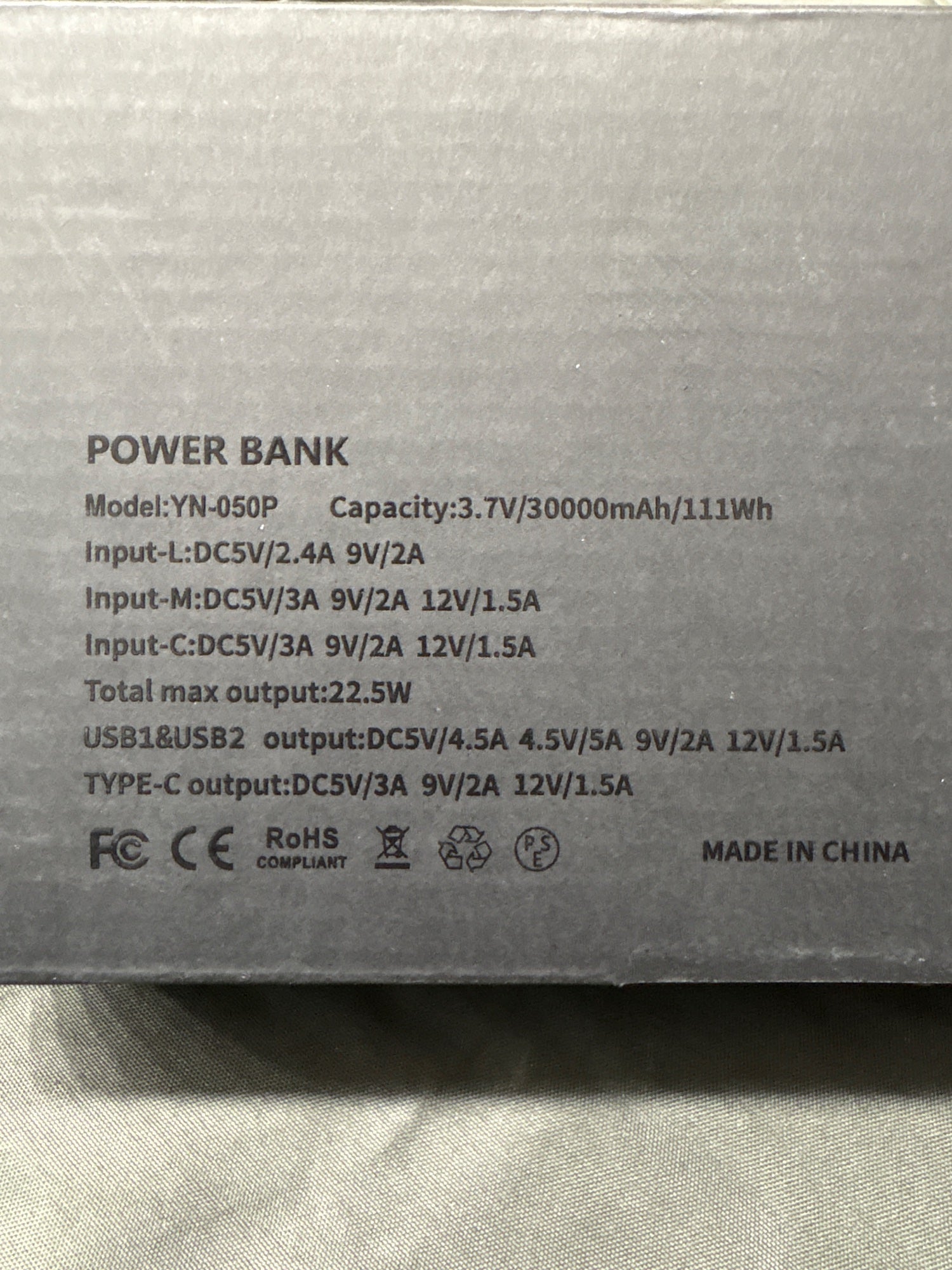 QEEUB YN-050P 30000mAh Power Bank USB-C PD 22.5W Portable Charger