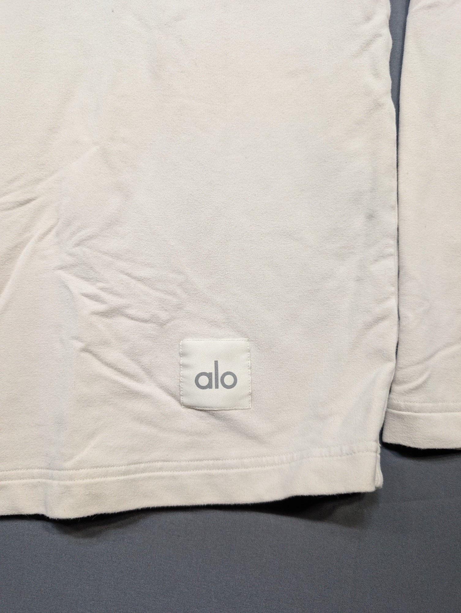 Alo Yoga Men's Long Sleeve Shirt Beige Crew Neck Tee S