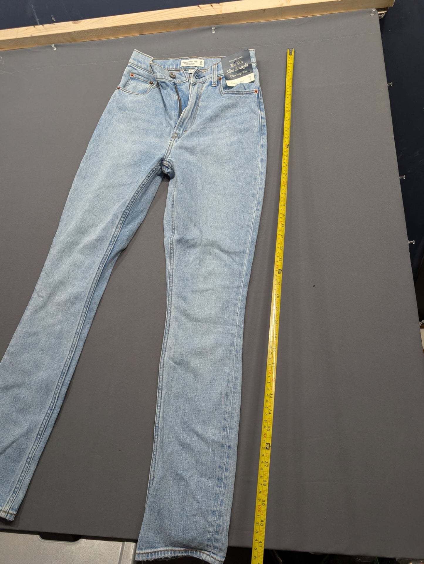 Abercrombie & Fitch '90s Slim Straight Ultra High Rise Jeans 25/0