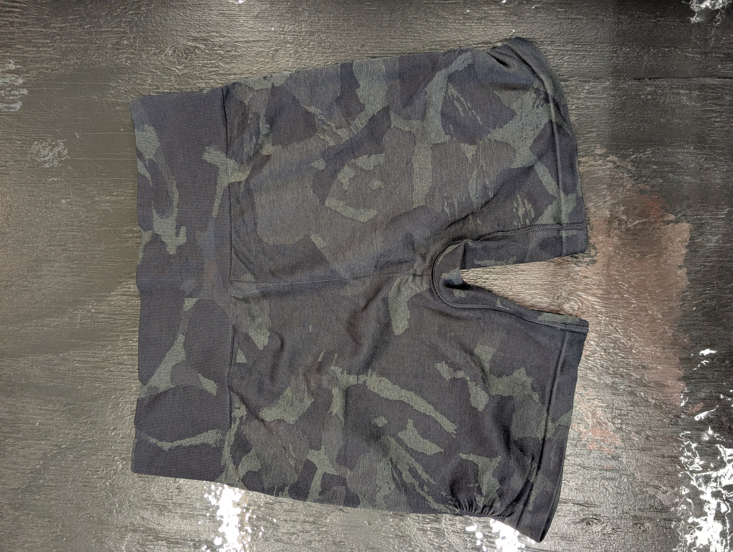 Men's Gymshark Black Camo Seamless Shorts, Size L
