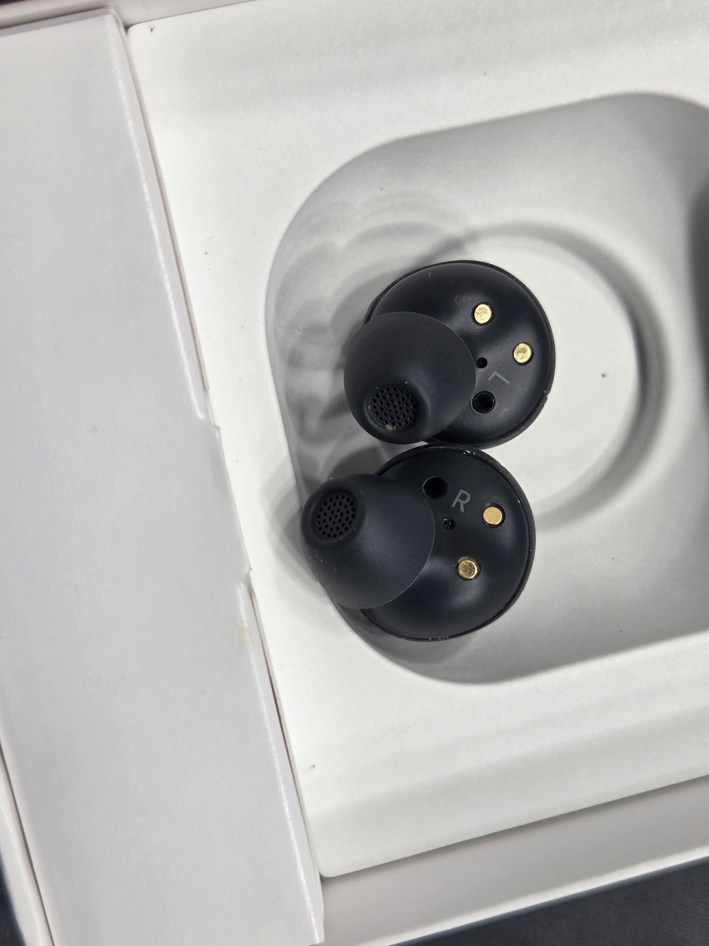 Samsung Galaxy Buds FE Wireless Earbuds ANC Graphite w/ Charging Case