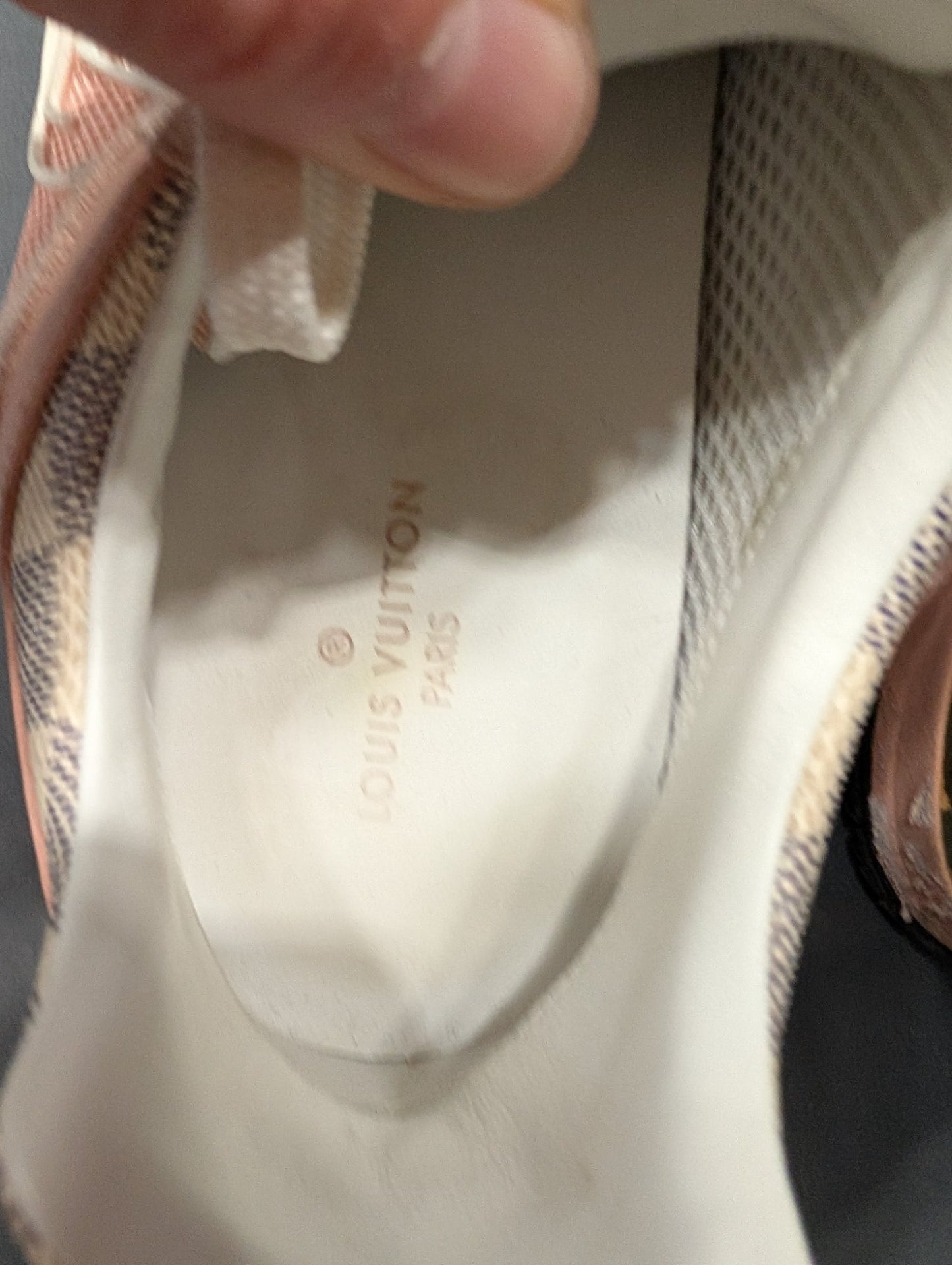 Louis Vuitton Run Away Sneaker Rose Damier Azur EU 38 Pink