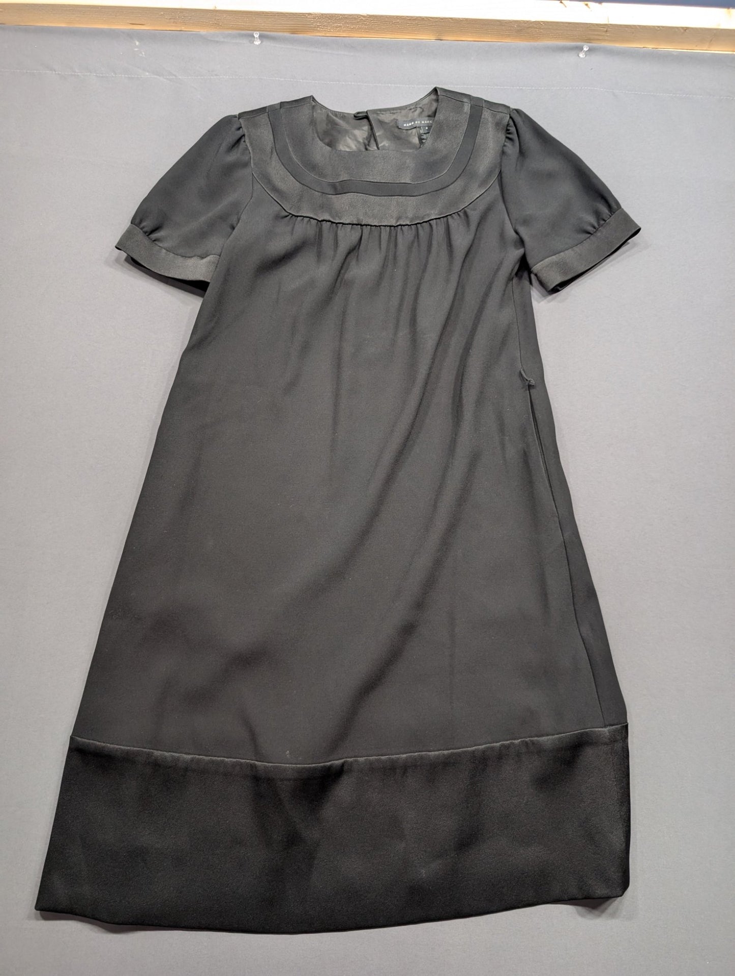 Marc by Marc Jacobs Black Shift Dress Sz 4 Satin Trim Short Sleeve
