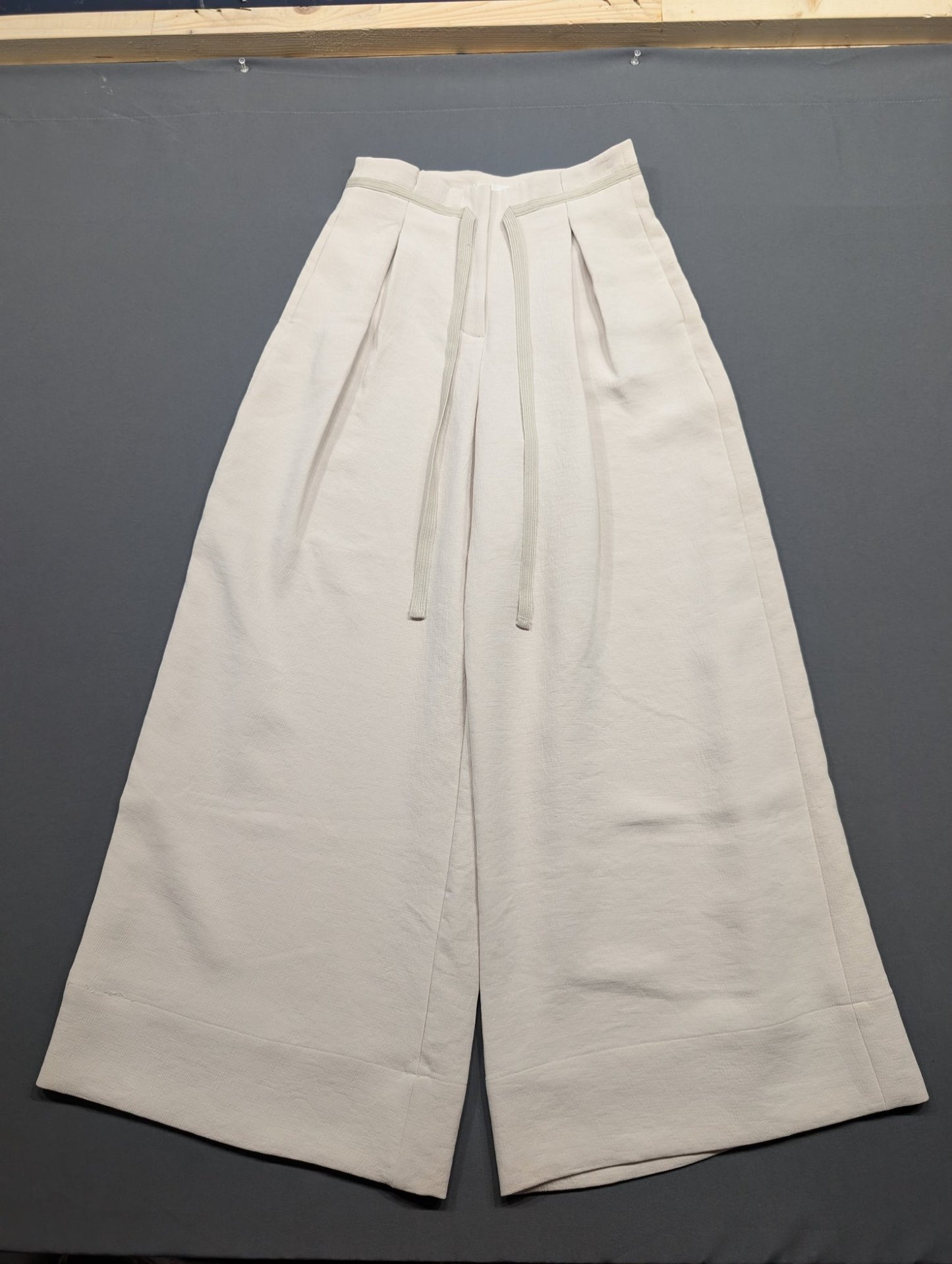 Wilfred Size 0 Wide-Leg Pleated Trousers Cream High-Rise Culottes