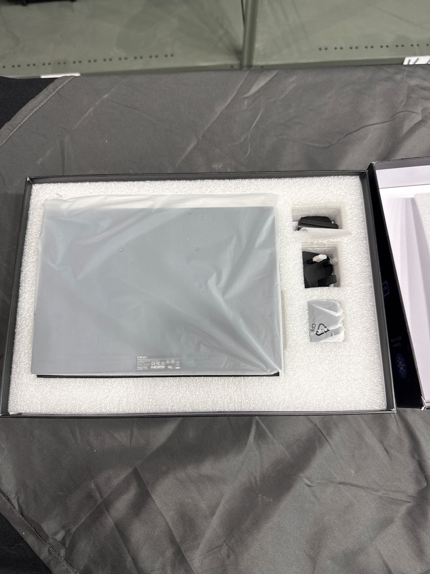 MINIX SF10T 10.5" Portable Touch Monitor 1920x1280 IPS sRGB HDR