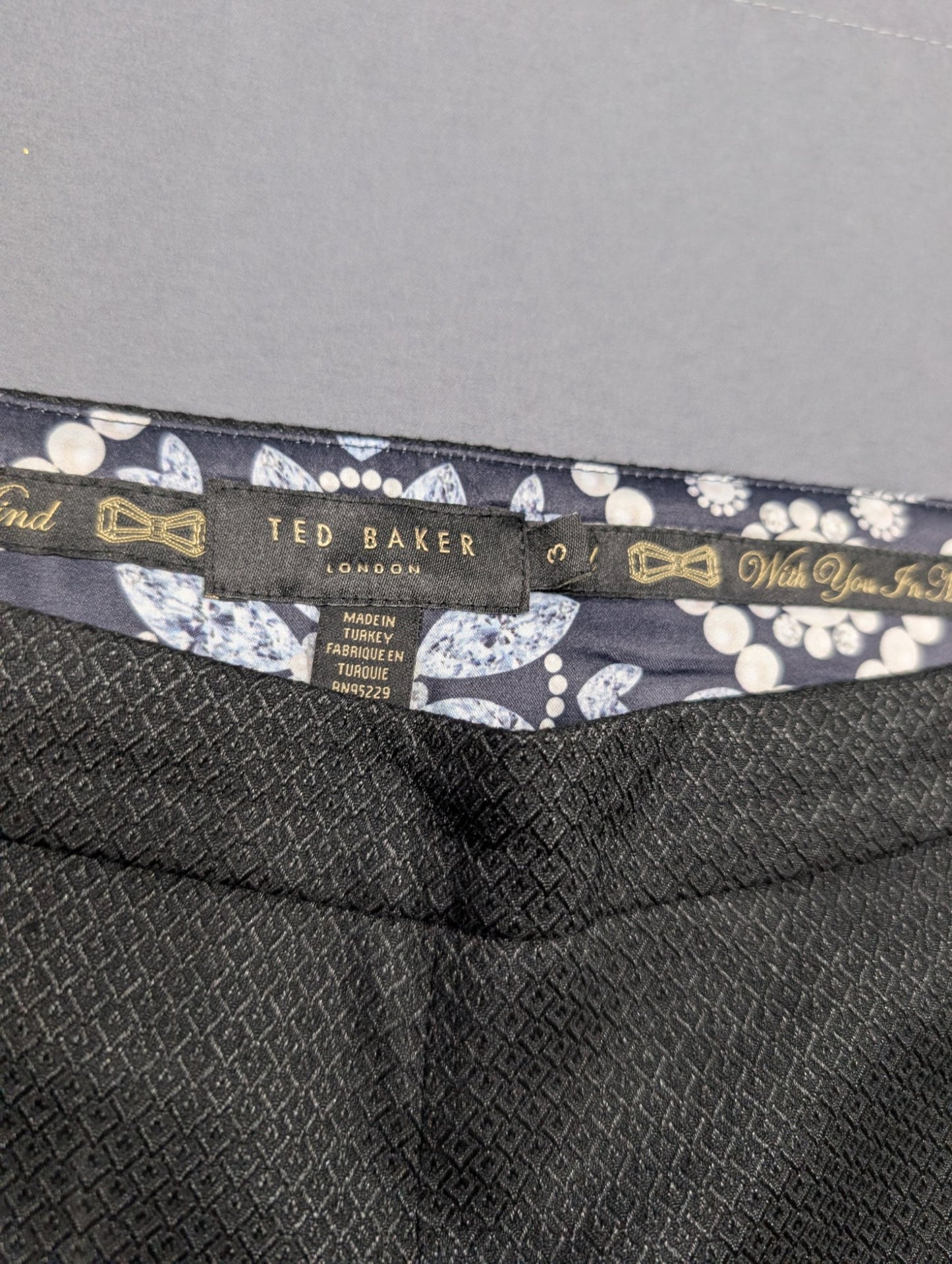 Ted Baker London Women's Black Slim Trousers Sz 3 (US 8) Jacquard