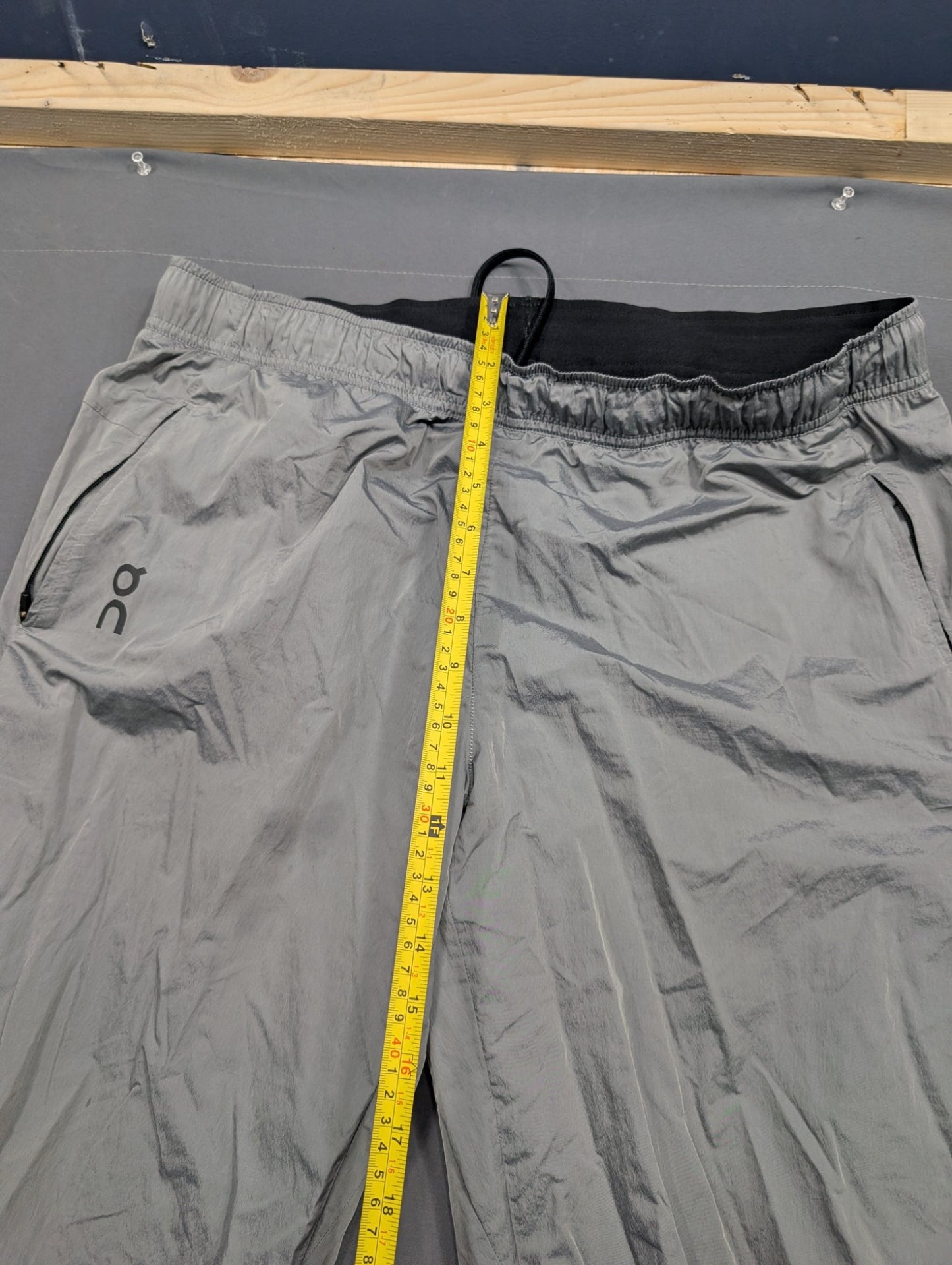 On Running Court Pants Men's L Gray Lightweight Running Track Pants