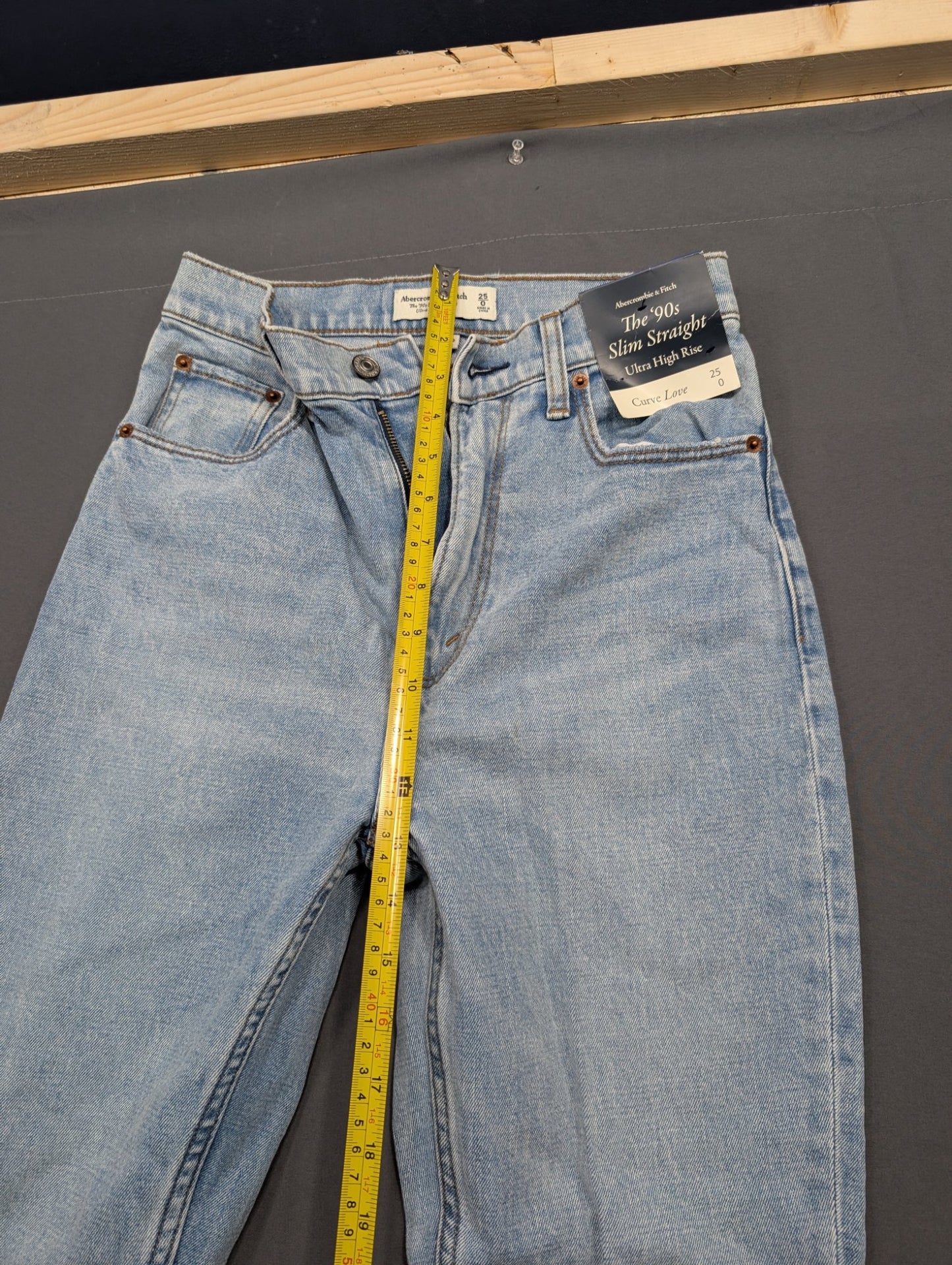 Abercrombie & Fitch '90s Slim Straight Ultra High Rise Jeans 25/0