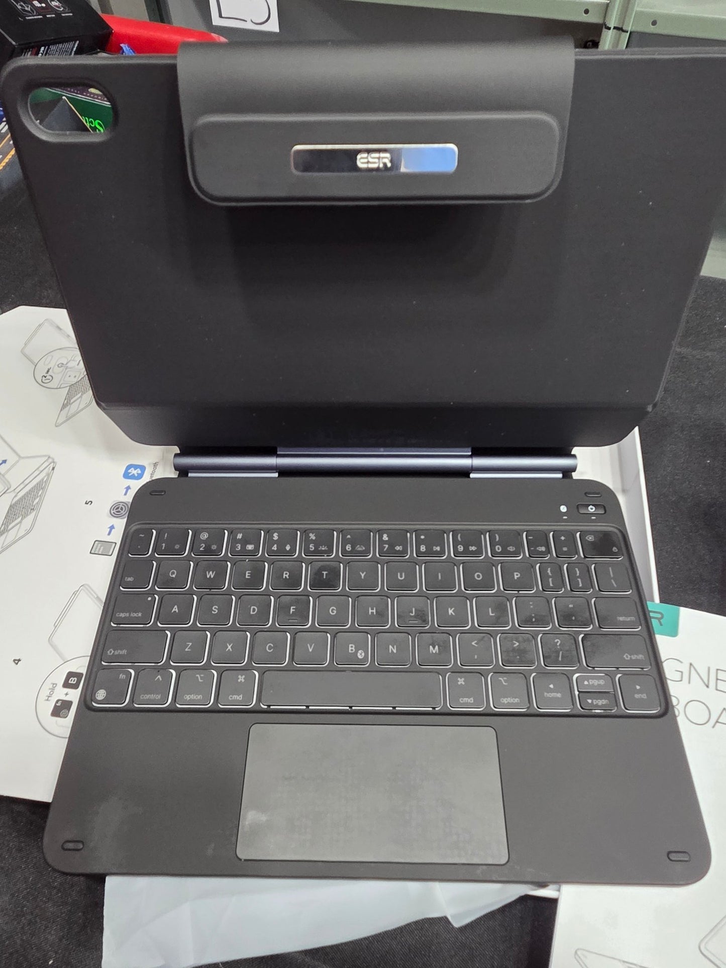 ESR Rebound Magnetic Keyboard Case for iPad 11th Gen & 10th Gen