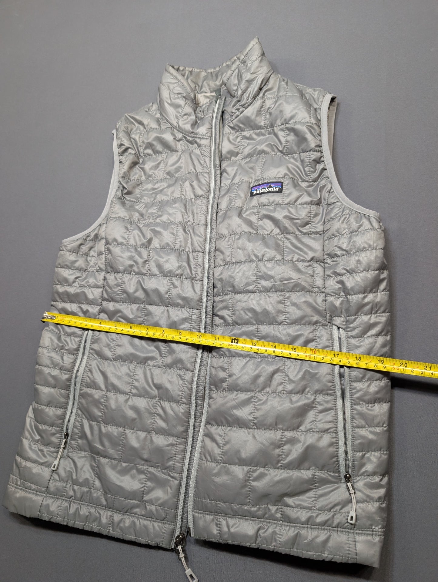 Patagonia Nano Puff Vest Women's Large Light Gray Quilted Insulated