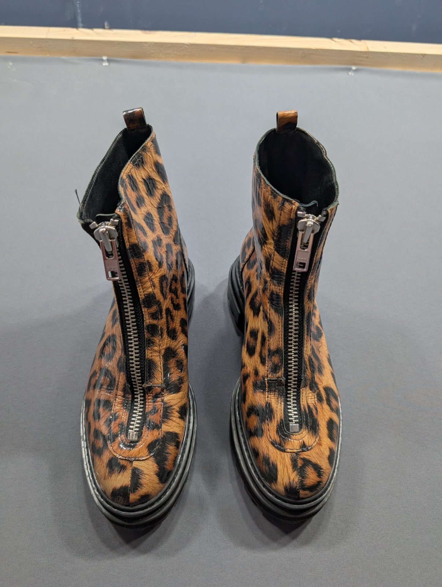 Schutz S-Marylle Leopard Print Ankle Boots Sz 7 Front Zip