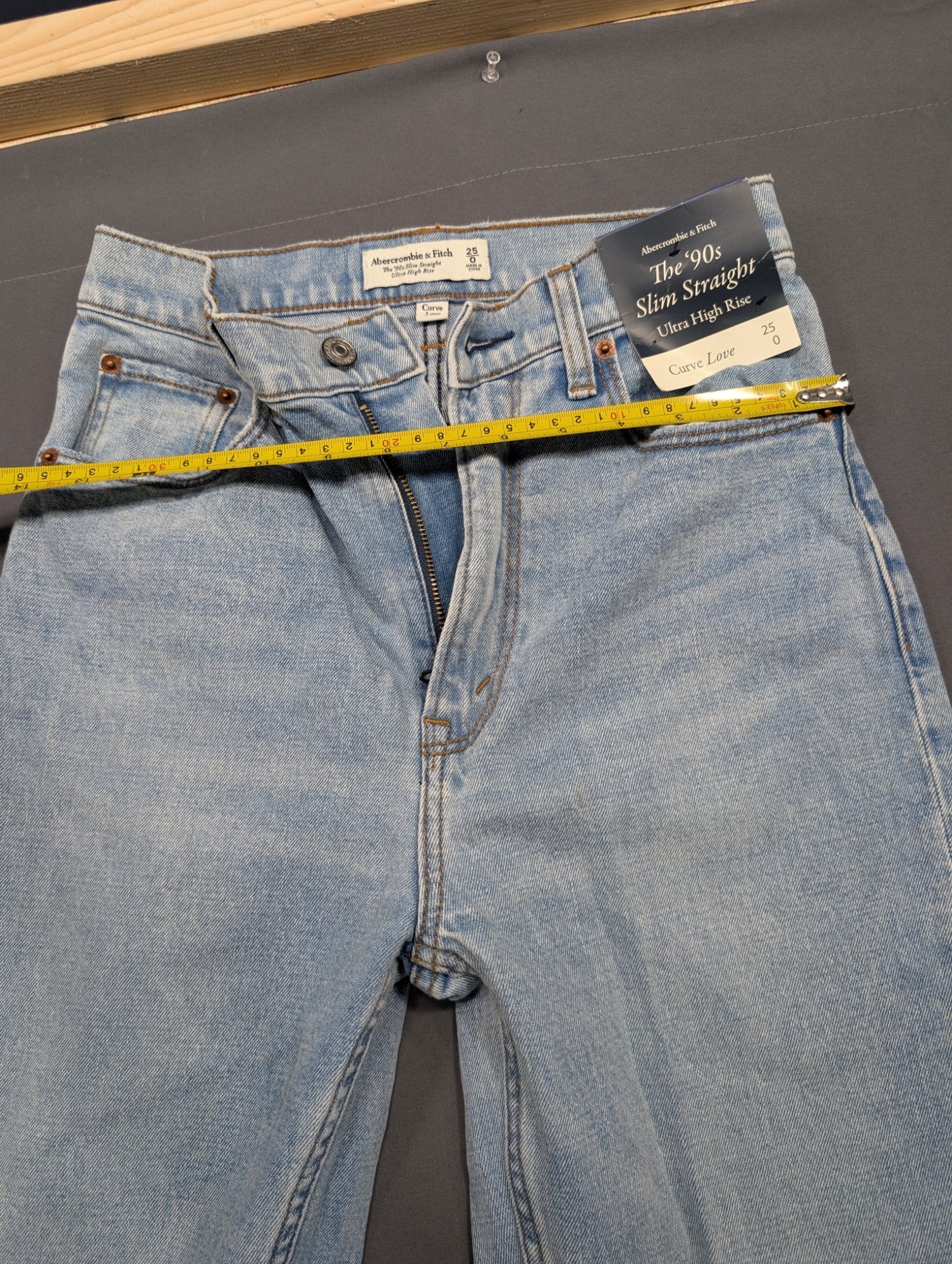 Abercrombie & Fitch '90s Slim Straight Ultra High Rise Jeans 25/0